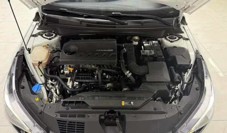 
								Hyundai Elantra, 2021 full									